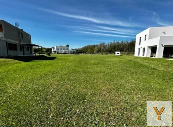 Terreno · 975m²