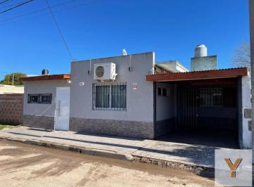 Casa · 140m² · 6 Ambientes · 2 Cocheras · Casa en Venta - 3 Dorm. 1 Baño - Departamento - 250 m² - Chascomús