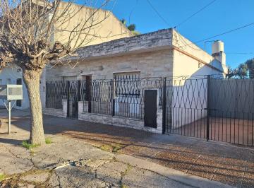 Casa · 190m² · 4 Ambientes · 1 Cochera · Casa y Departamento en Venta en José Clemente Paz