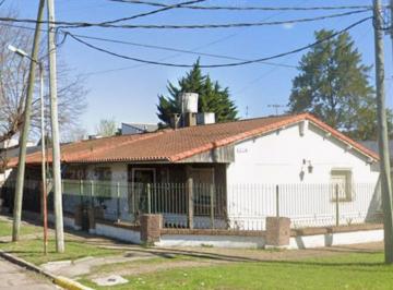 Casa · 158m² · 4 Ambientes · 2 Cocheras · Casa Quilmes Oeste. Cuatro Amb. con Garaje y Patio
