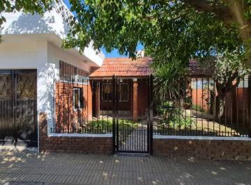Casa · 110m² · 4 Ambientes · 1 Cochera · Venta Casa 4 Ambientes Quilmes Oeste