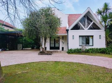 Casa · 202m² · 5 Ambientes · 2 Cocheras · Casa 5 Amb en Village del Parque con Pileta