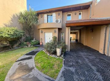 Casa · 366m² · 6 Ambientes · 3 Cocheras · Venta Casa y Galpon Quincho Cochera Tablada