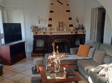 Casa de 5 ambientes, Quilmes · Chalet de Estilo Neocolonial en Bernal Centro con Quincho y Cochera