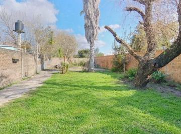 Casa · 84m² · 3 Ambientes · 2 Cocheras · Venta Casa Lote Propio 3 Ambientes Cochera, Jardin