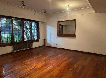 Casa · 210m² · 5 Ambientes · 2 Cocheras · Venta Casa 5 Ambientes Villa Devoto. Apto Credito