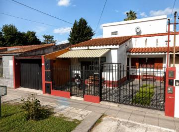 Casa · 118m² · 7 Ambientes · 1 Cochera · Casa 3 Ambientes Venta Villa Tesei