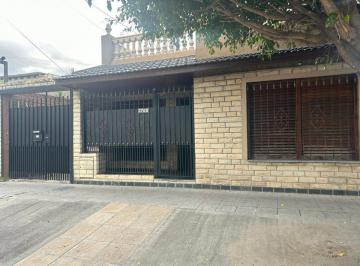 PH · 85m² · 4 Ambientes · 2 Cocheras · PH Tipo Casa Al Frente con Cochera Apto Credito
