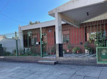 Casa · 107m² · 4 Ambientes · Casa en Venta con Fondo y Quincho - Avellaneda