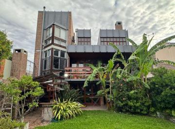 Casa · 387m² · 4 Ambientes · 2 Cocheras · Venta Casa Bernal Apto Credito Pileta Quincho