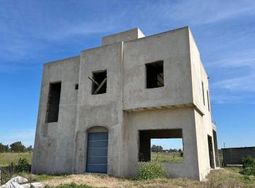 Casa · 200m² · 4 Ambientes · 2 Cocheras · Casa 4 Ambientes Venta Canning