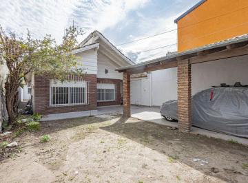 Casa · 197m² · 5 Ambientes · 1 Cochera · Venta Casa Hurlingham 5 Amb - Apto Crédito