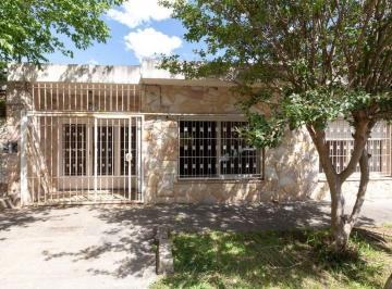 Casa · 190m² · 4 Ambientes · Venta Casa en Moron 4 Amb - Permuta