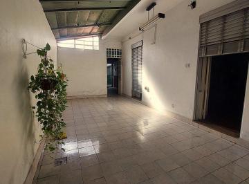 Casa · 210m² · 7 Ambientes · 1 Cochera · Venta Casa/lote Versalles - Multifamiliar/desarrollo