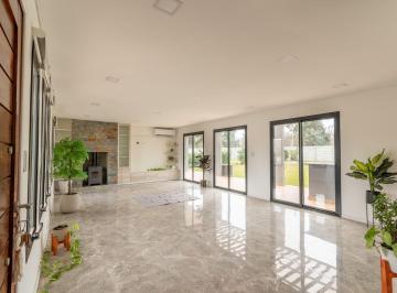 Casa · 135m² · 4 Ambientes · 4 Cocheras · Casa 4 Ambientes Prados del Oeste - Apto Credito