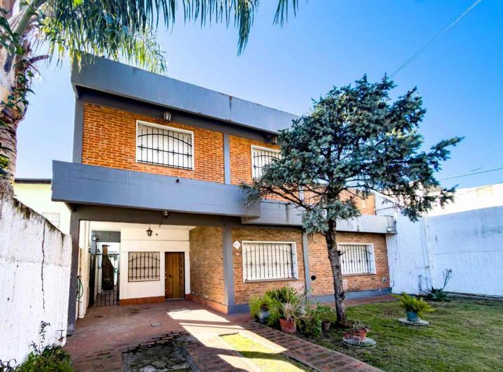 Casa · 168m² · 5 Ambientes · 1 Cochera