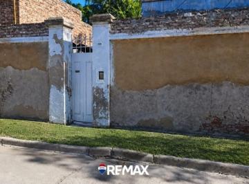 Casa · 80m² · 3 Ambientes · Venta Casa a Refaccionar en Barrio Tiro Federal