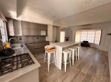 Casa · 250m² · 5 Ambientes · 2 Cocheras · Venta Casa Multifamiliar - 5 Amb - Lomas del Mirador