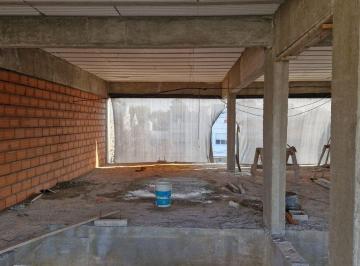 Casa · 403m² · 4 Ambientes · 1 Cochera · Venta de Dos Tríplex a Terminar en Olivos
