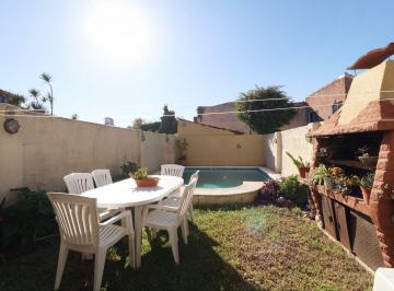Casa · 170m² · 4 Ambientes · 1 Cochera · Venta Olivos Triplex 5 Amb 5 m. Ancho con Jardin