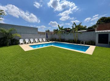 Casa · 70m² · 3 Ambientes · 1 Cochera · Venta 3 Amb Casa con Pileta Jardin y Cochera