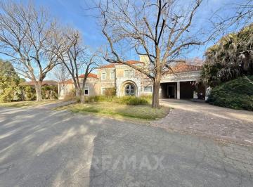 Casa · 246m² · 5 Ambientes · 1 Cochera · Venta Casa 5 Amb con Pileta Country Los Cardales