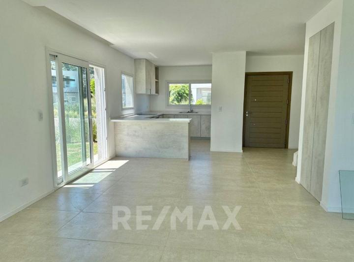 Casa · 128m² · 4 Ambientes · 1 Cochera