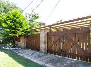 Casa · 221m² · 6 Ambientes · 2 Cocheras · Venta Complejo de Duplex - Colastiné Norte