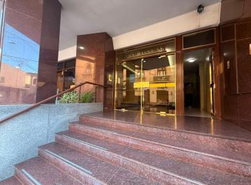 Departamento · 198m² · 6 Ambientes · 1 Cochera · Piso Exclusivo C/cochera en Pleno Centro