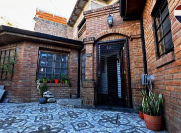 Casa · 113m² · 3 Ambientes · 2 Cocheras · Venta Casa 3 Ambientes con Cochera y Patio