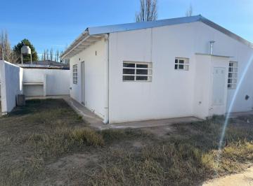PH · 60m² · 3 Ambientes · 1 Cochera · Casa en Alquiler, Plottier