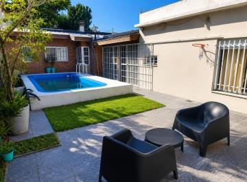 Casa · 230m² · 4 Ambientes · 1 Cochera · Venta Casa 4 Ambientes San Justo Cochera Pileta