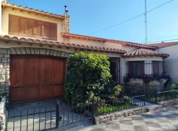 Casa · 390m² · 7 Ambientes · 1 Cochera · Tradicional Casa en Venta en Palmira