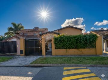 Casa · 129m² · 3 Ambientes · 1 Cochera · Venta Casa 3 Ambientes en Don Torcuato con Quincho