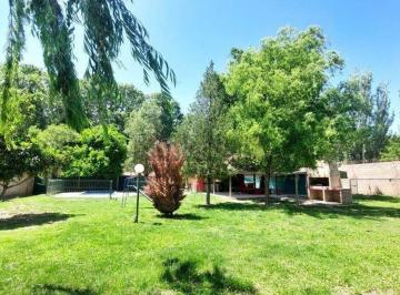 Casa · 230m² · 5 Ambientes · 2 Cocheras · Venta de Casa en Agrelo Lujan de Cuyo Mendoza