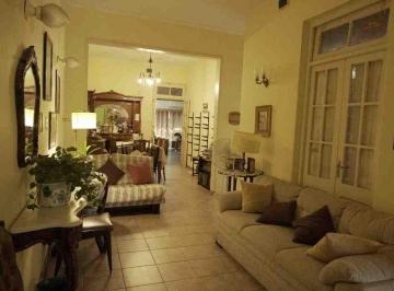 Casa · 158m² · 8 Ambientes · 1 Cochera · Muy Buena Casa en Pleno Centro de Salto