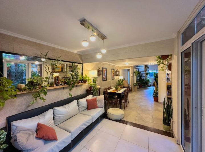 Casa · 162m² · 5 Ambientes · 1 Cochera