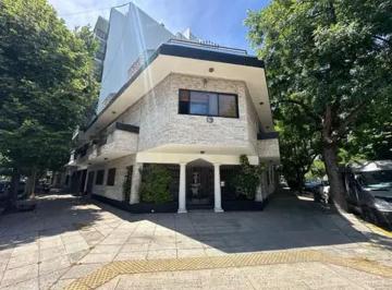 Casa · 230m² · 6 Ambientes · 1 Cochera · Casa 6 Ambientes Venta Parque Avellaneda Cochera