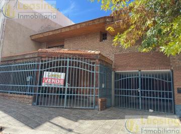 Oficina comercial · 224m² · 9 Ambientes · 2 Cocheras · Casa - Neuquen