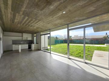 Casa · 96m² · 4 Ambientes · 2 Cocheras · Casa a Estrenar 3 Dorm. con Pileta | Don Mateo, Funes | Apta Crédito