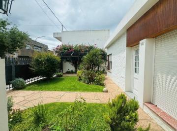 Casa · 243m² · 8 Ambientes · 4 Cocheras · Casa en Venta en Pergamino Zona Centro