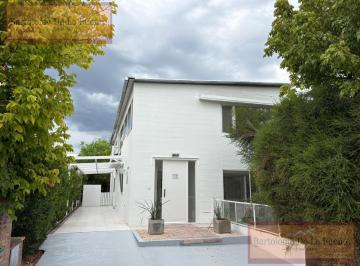 Casa · 201m² · 6 Ambientes · 4 Cocheras · Casa en Los Alisos