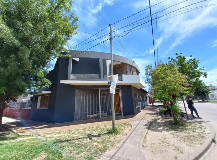 Casa · 96m² · 4 Ambientes · 1 Cochera