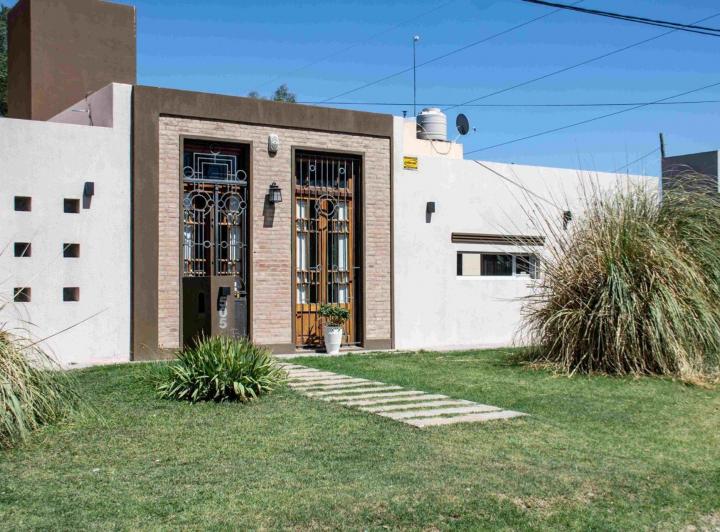 Casa · 140m² · 3 Ambientes · 1 Cochera