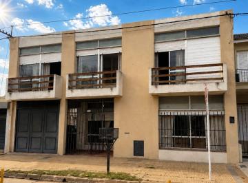 Casa · 237m² · 8 Ambientes · 1 Cochera · Se Vende Casa 3 Dormit. + 2 Plantas, Exc. Ubic. V. T.