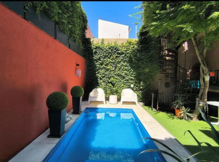 Casa · 390m² · 6 Ambientes · 2 Cocheras