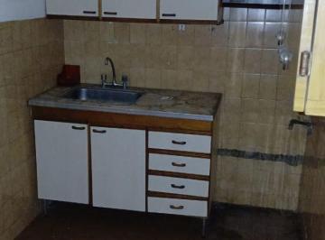 Departamento de 4 ambientes, Rosario · Departamento de Pasillo de Dos Habitaciones con Patio.