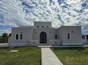 Casa · 170m² · 5 Ambientes · 4 Cocheras · Alquiler | Casa Medal Country Club | 1 Planta