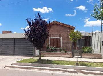 Casa de 4 ambientes, Buena Nueva · Casa en Alquiler B° Semiprivado