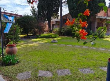 Casa · 341m² · 4 Ambientes · 4 Cocheras · Casa + Dto - Terreno 684 m² - Cubiertos 341 m² - Cerro